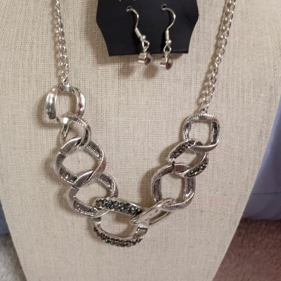 Bombshell Bling - silver necklace. NWT - Picture 1 of 3